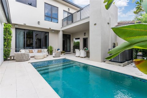 Casa en venta en Doral, Florida, 5 dormitorios, 371.24 m2 № 1009077 - foto 15