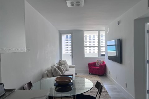 Condominio en alquiler en Miami Beach, Florida, 1 dormitorio, 51.1 m2 № 69862 - foto 2