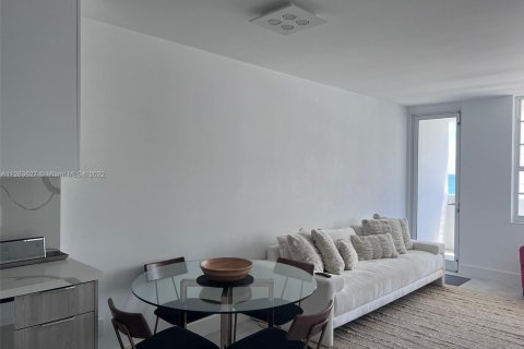 Condo in Miami Beach, Florida, 1 bedroom  № 69862 - photo 3