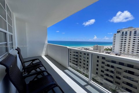 Condominio en alquiler en Miami Beach, Florida, 1 dormitorio, 51.1 m2 № 69862 - foto 20