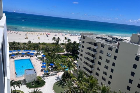 Condo in Miami Beach, Florida, 1 bedroom  № 69862 - photo 21