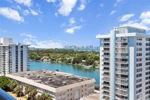 Condo in Miami Beach, Florida, 2 bedrooms  № 1184515 - photo 22