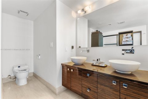 Condo in Miami Beach, Florida, 2 bedrooms  № 1184515 - photo 15