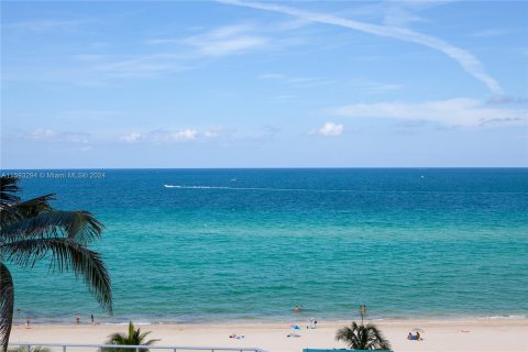 Condo in Sunny Isles Beach, Florida, 3 bedrooms  № 1185989 - photo 3