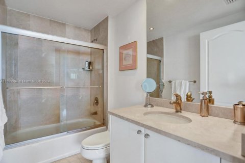 Condo in Sunny Isles Beach, Florida, 3 bedrooms  № 1185989 - photo 26