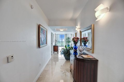 Condo in Sunny Isles Beach, Florida, 3 bedrooms  № 1185989 - photo 21