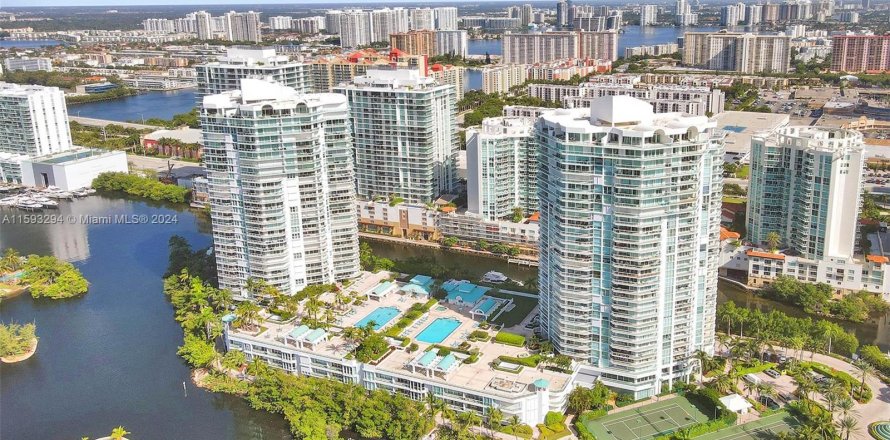 Condo in Sunny Isles Beach, Florida, 3 bedrooms  № 1185989