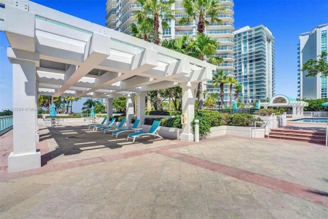 Condo in Sunny Isles Beach, Florida, 3 bedrooms  № 1185989 - photo 11