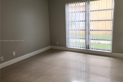 Copropriété à vendre à Tamarac, Floride: 2 chambres, 78.04 m2 № 1295100 - photo 18