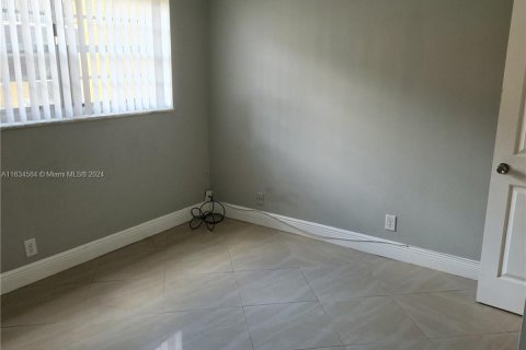 Copropriété à vendre à Tamarac, Floride: 2 chambres, 78.04 m2 № 1295100 - photo 23