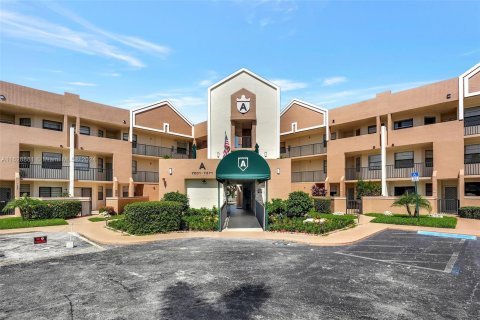 Copropriété à vendre à Tamarac, Floride: 2 chambres, 139.35 m2 № 1291165 - photo 1