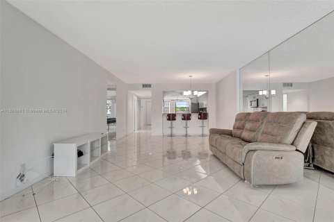 Copropriété à vendre à Tamarac, Floride: 2 chambres, 139.35 m2 № 1291165 - photo 24