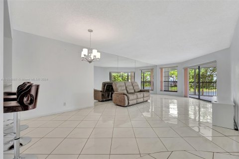 Condominio en venta en Tamarac, Florida, 2 dormitorios, 139.35 m2 № 1291165 - foto 18