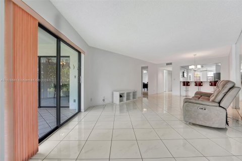 Copropriété à vendre à Tamarac, Floride: 2 chambres, 139.35 m2 № 1291165 - photo 23