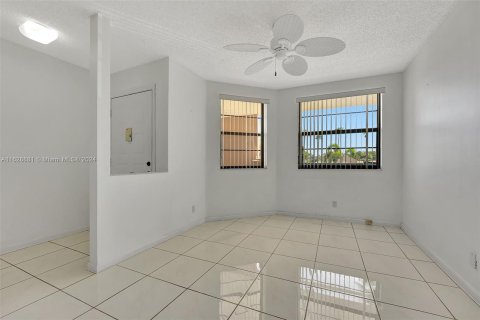 Copropriété à vendre à Tamarac, Floride: 2 chambres, 139.35 m2 № 1291165 - photo 11