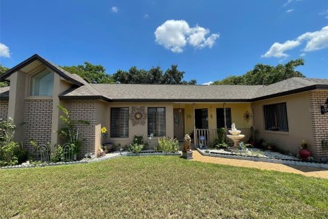 House in Sanford, Florida 4 bedrooms, 185.8 sq.m. № 1323821 - photo 2