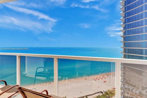 Hôtel, hôtellerie à vendre à Sunny Isles Beach, Floride: 61.69 m2 № 683620 - photo 2