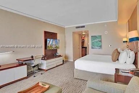 Hotel en venta en Sunny Isles Beach, Florida, 61.69 m2 № 683620 - foto 10