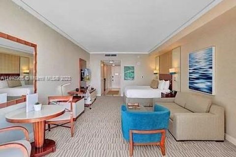 Hotel en venta en Sunny Isles Beach, Florida, 61.69 m2 № 683620 - foto 6
