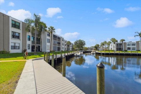 Condo in Stuart, Florida, 2 bedrooms  № 1217297 - photo 29