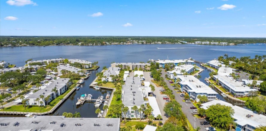 Condo in Stuart, Florida, 2 bedrooms  № 1217297