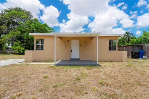 House in Fort Lauderdale, Florida 2 bedrooms, 66.89 sq.m. № 1217336 - photo 12