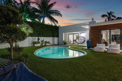House in North Miami, Florida 4 bedrooms, 255.76 sq.m. № 1007619 - photo 9