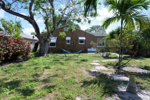 House in Lake Worth, Florida 2 bedrooms, 109.81 sq.m. № 1081477 - photo 7