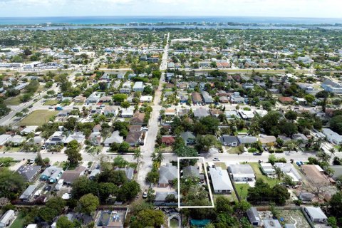 Villa ou maison à vendre à Lake Worth, Floride: 2 chambres, 109.81 m2 № 1081477 - photo 4