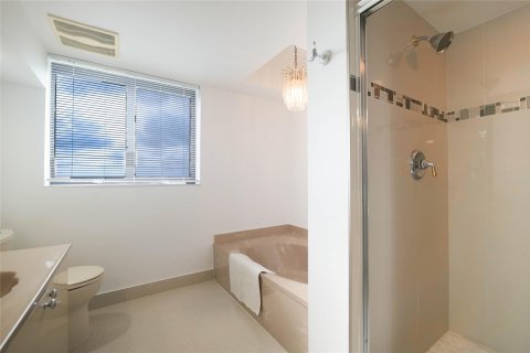 Condo in Lauderhill, Florida, 2 bedrooms  № 1081478 - photo 24