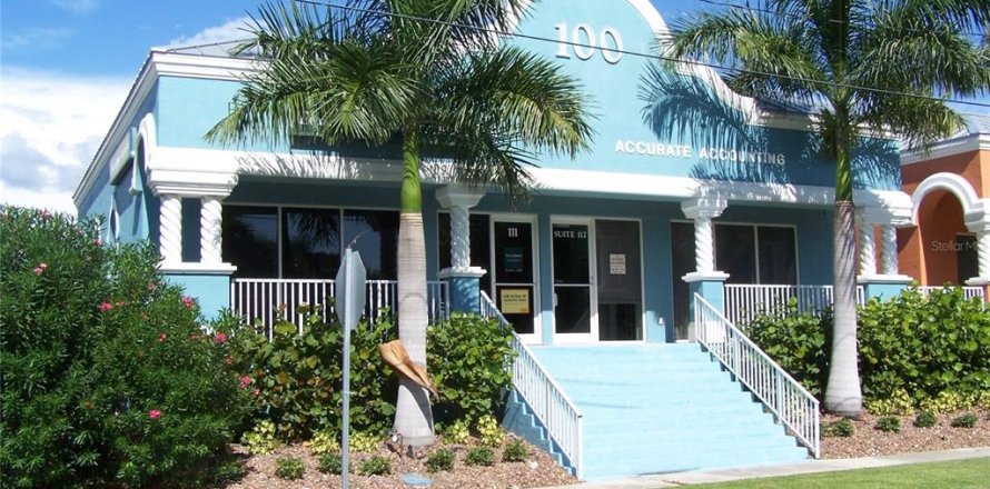 Commercial property in Punta Gorda, Florida № 1386398