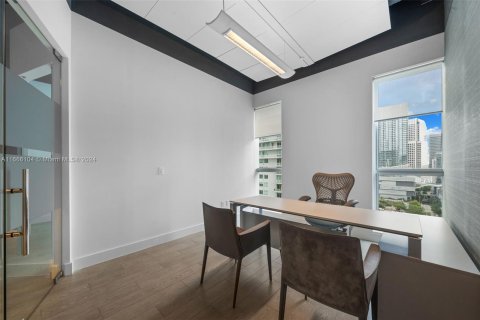 Propiedad comercial en venta en Miami, Florida № 1379127 - foto 6