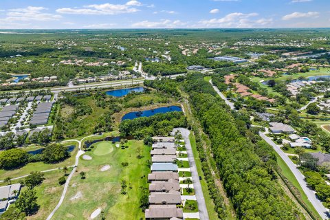 House in Hobe Sound, Florida 3 bedrooms, 153.29 sq.m. № 1186211 - photo 2