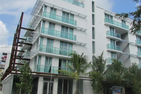 Hotel en venta en Miami Beach, Florida, 1 dormitorio, 41.81 m2 № 151449 - foto 1