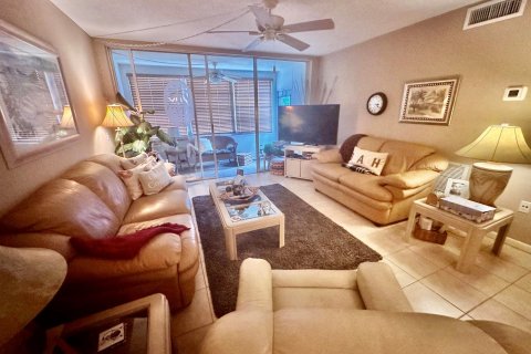 Condominio en venta en Palm Springs, Florida, 2 dormitorios, 89 m2 № 892329 - foto 12