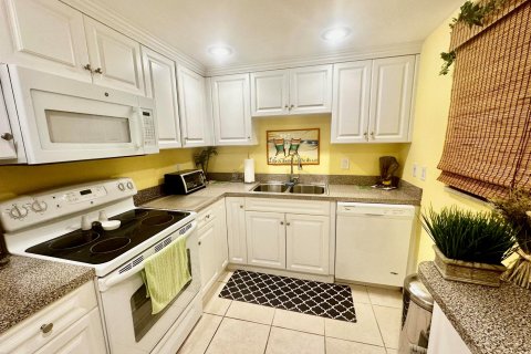 Condominio en venta en Palm Springs, Florida, 2 dormitorios, 89 m2 № 892329 - foto 17