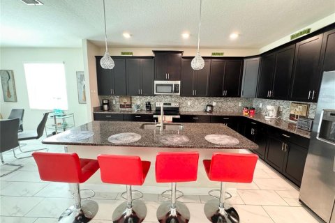 Casa en venta en Kissimmee, Florida, 6 dormitorios, 305.74 m2 № 1280282 - foto 11