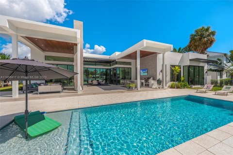 Villa ou maison à vendre à Lighthouse Point, Floride: 3 chambres, 290.04 m2 № 737828 - photo 1