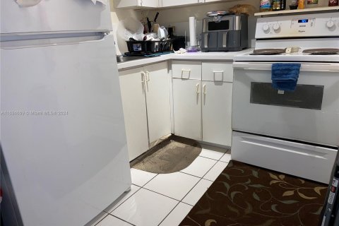 Condo in Miami Gardens, Florida, 1 bedroom  № 1304898 - photo 7