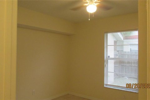 House in Saint Petersburg, Florida 4 bedrooms, 106.84 sq.m. № 1337882 - photo 10