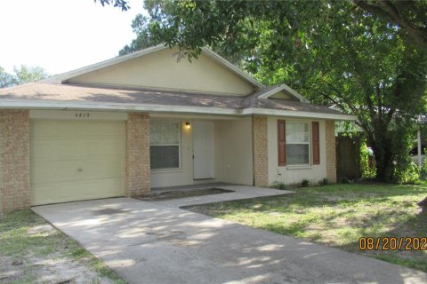 House in Saint Petersburg, Florida 4 bedrooms, 106.84 sq.m. № 1337882 - photo 2