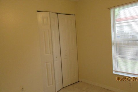 House in Saint Petersburg, Florida 4 bedrooms, 106.84 sq.m. № 1337882 - photo 9