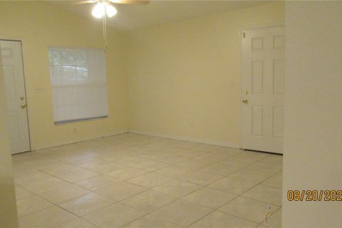 House in Saint Petersburg, Florida 4 bedrooms, 106.84 sq.m. № 1337882 - photo 6