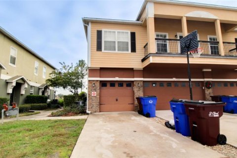 Townhouse in Saint Cloud, Florida 2 bedrooms, 118.26 sq.m. № 1337881 - photo 1