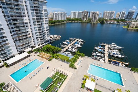 Condo in Aventura, Florida, 2 bedrooms  № 1318859 - photo 8