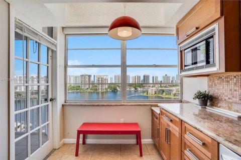 Condo in Aventura, Florida, 2 bedrooms  № 1318859 - photo 20