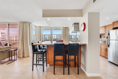 Condo in Aventura, Florida, 2 bedrooms  № 1318859 - photo 16