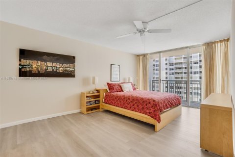 Condo in Aventura, Florida, 2 bedrooms  № 1318859 - photo 12