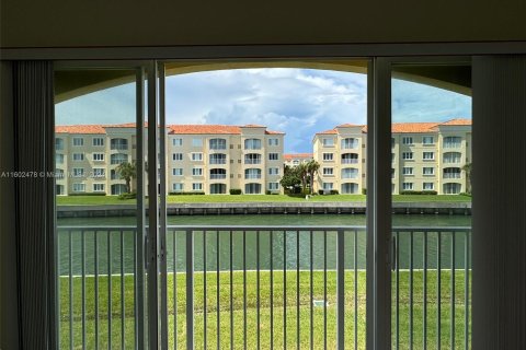 Condo in St. Lucie, Florida, 2 bedrooms  № 1221852 - photo 25