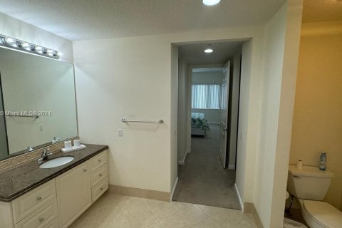 Condo in St. Lucie, Florida, 2 bedrooms  № 1221852 - photo 12